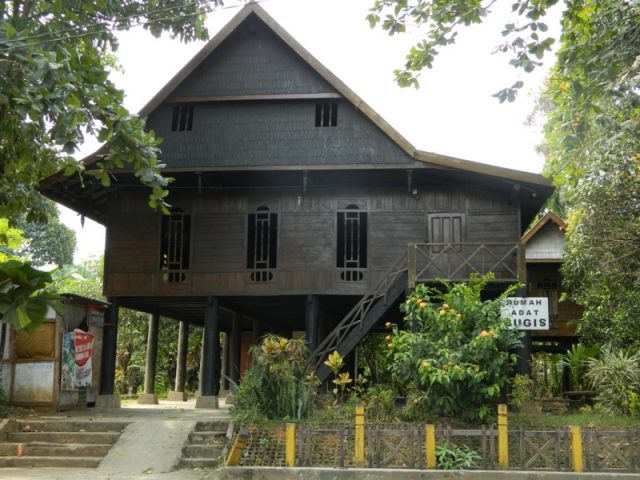 rumah adat bugis