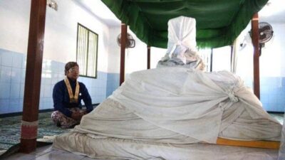 makam syekh maulana maghribi