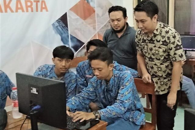 platform iot di sekolah